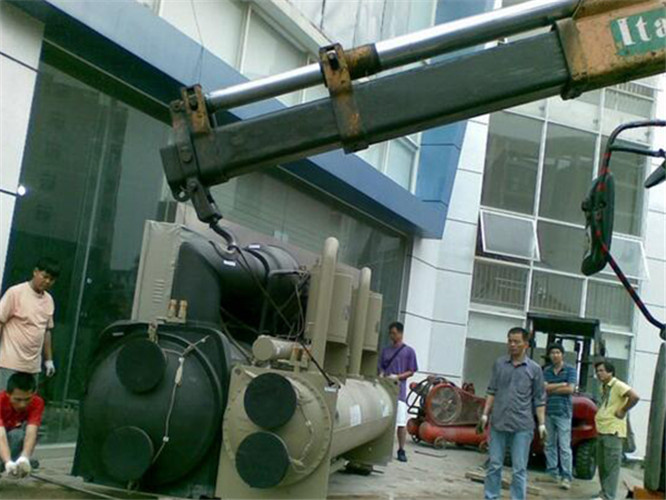 历下区随车吊和汽车吊的核心区别是什么？哪种更省钱？