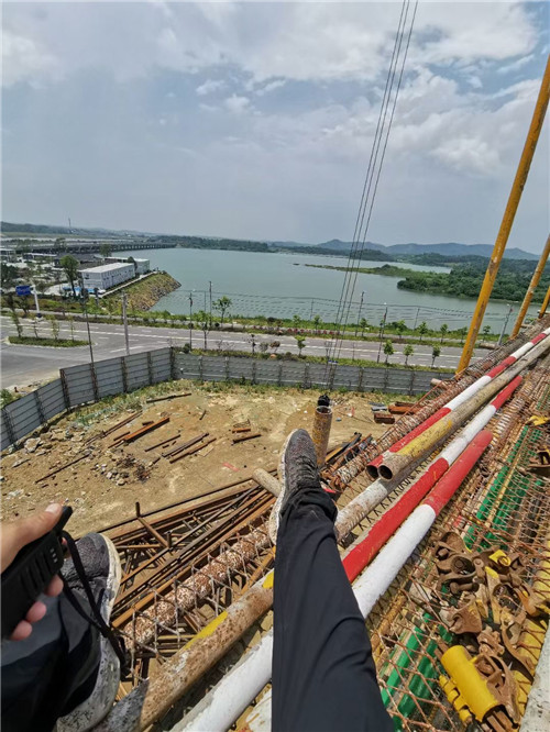 历下区作业中发生设备损坏或人员意外，责任怎么划分？